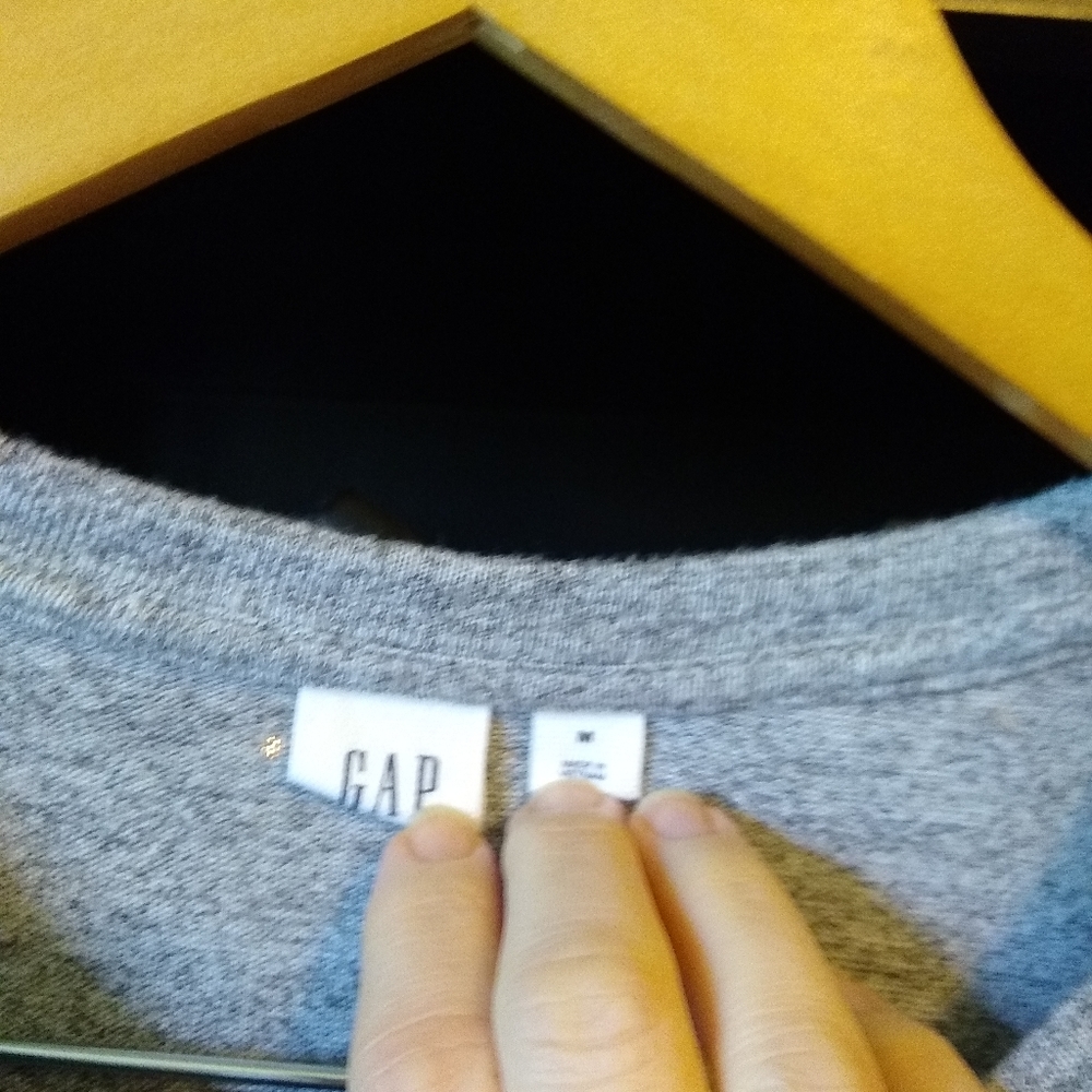 GAP Ruffle Top - Picture 10 of 10